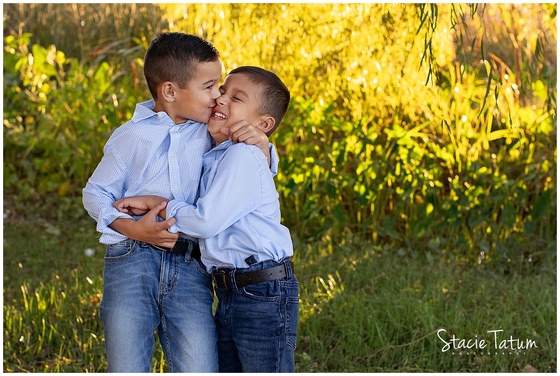 Dallas Family Photographer Session with mom dad and two brothers